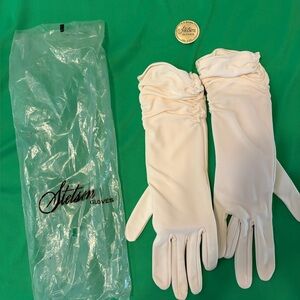 Vintage Stetson White Ruched Wrist Long Gloves